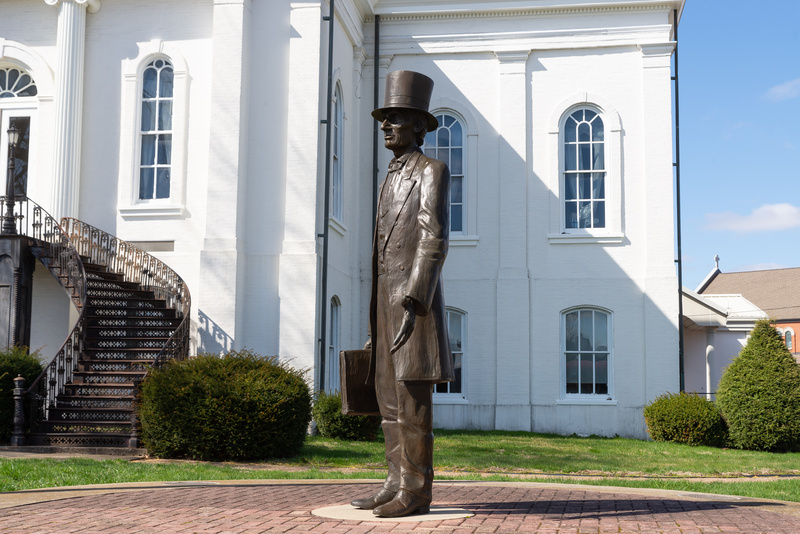 Mount Vernon, Illinois - United States - March 19th, 2023: Exterior of the historic Fifth District Appellate Court. Statue of Abraham Lincoln. 
