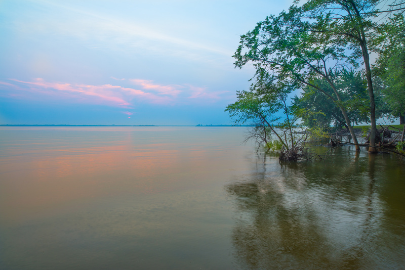 Dusk over Rend Lake, one of the best outdoor things to do in Mount Vernon, Illinois.